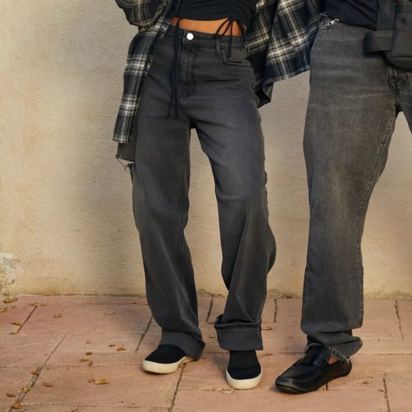 Hollister 'Ultra High-Rise Slashed Thigh Dad Jeans' - Picture 2 of 3